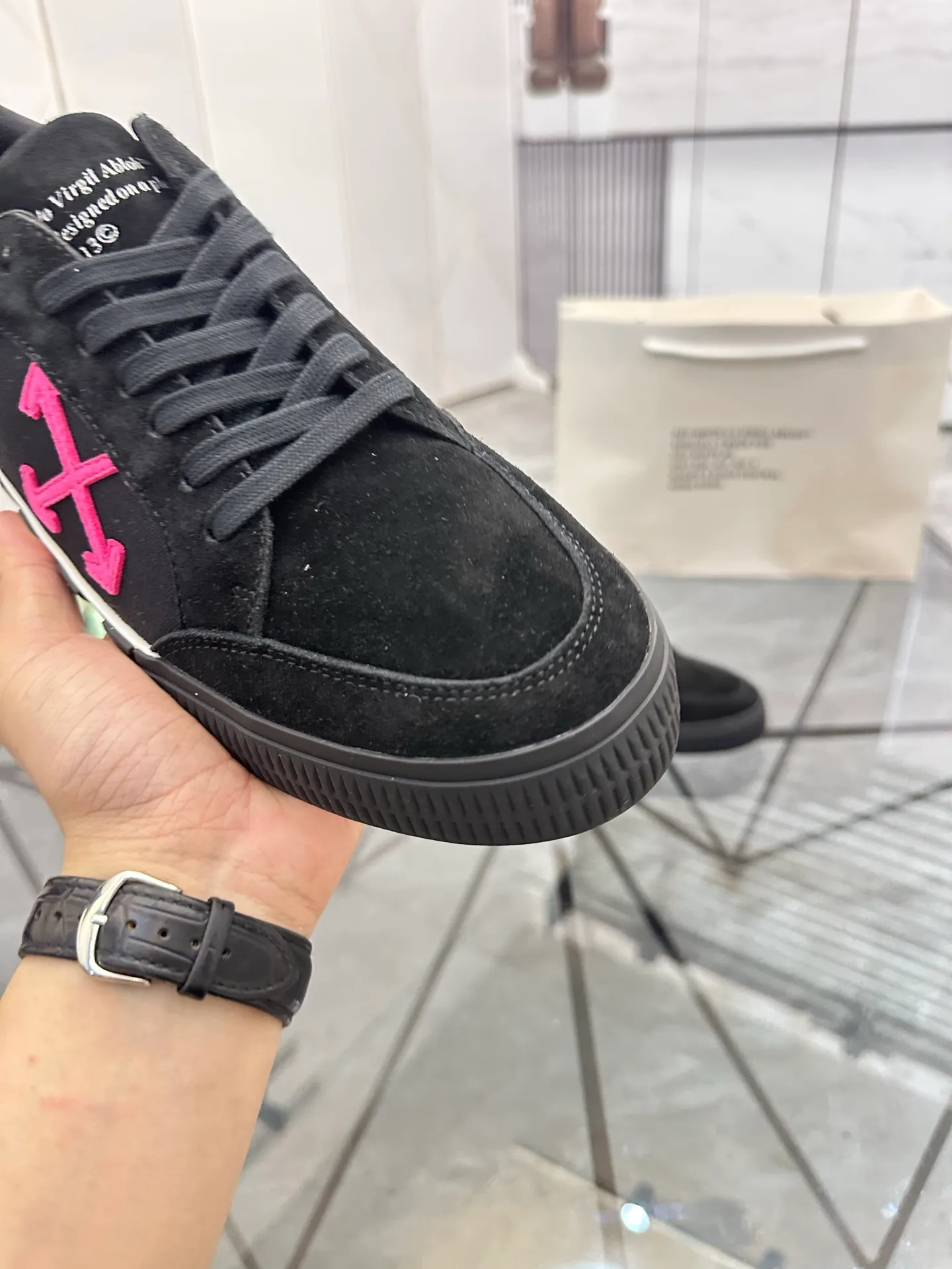 Selling men's shoes 💰: 💰P440¥ Product trademark: OFF WHITE * "OFF WHITE*" low-top casual shoes Regular size: 35-45 (can be customized to 46) Couple style Product materials: imported nubuck leather upper spliced ​​with original fabric, breathable lining, original outsole. No.: H203